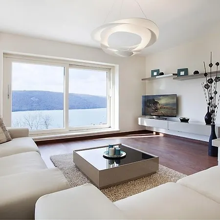 Villa Royal Blue Trget