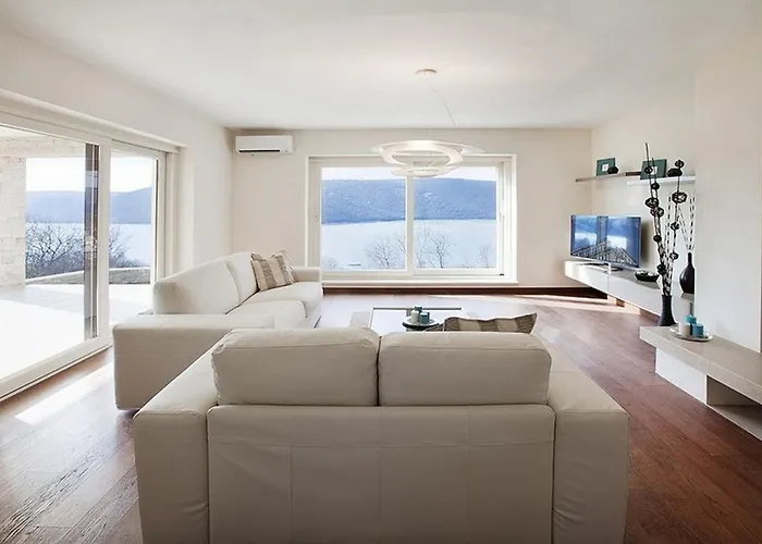 Villa Royal Blue Trget