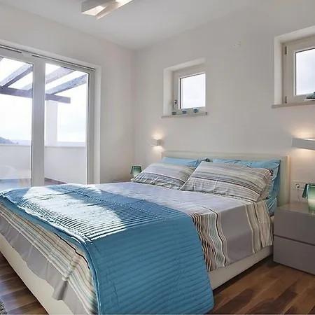 Vila Royal Blue Trget