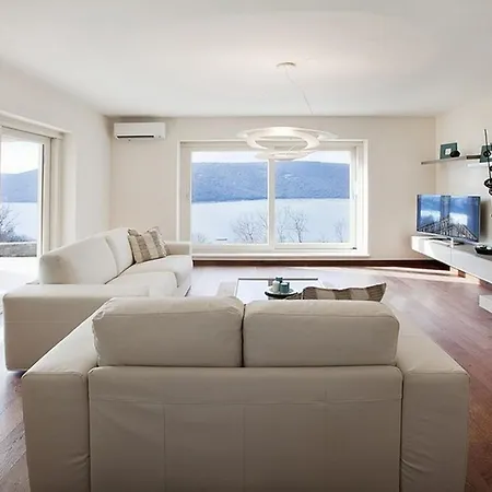 Villa Royal Blue Trget