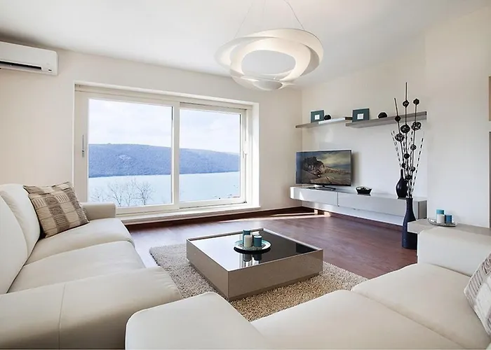 Villa Royal Blue Trget