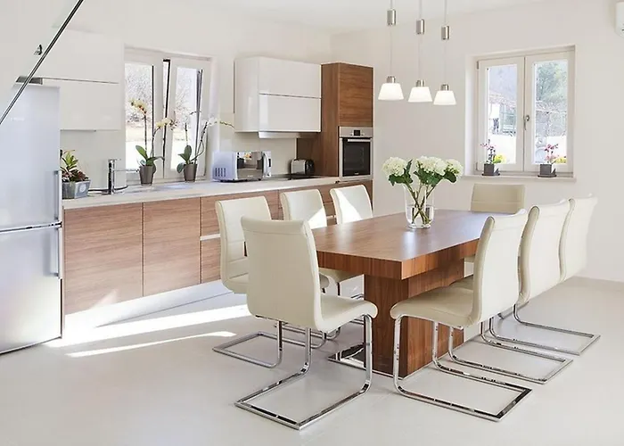 Royal Blue Villa Trget